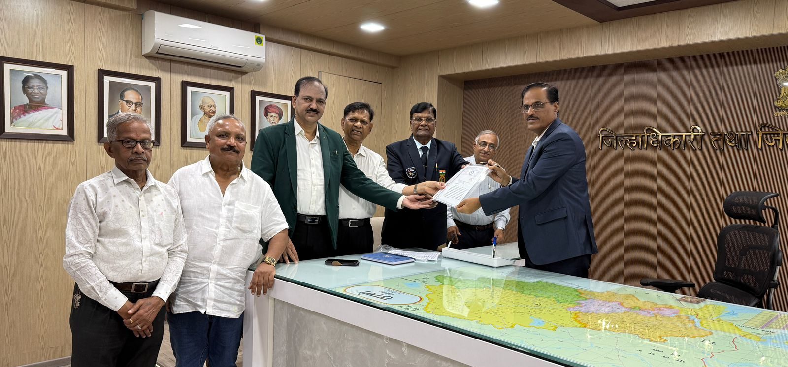 Retired Police Officers' Association Submits Memorandum to Thane Collector Over Pensioners' Rights 1 Retired Police Officers' Association Submits Memorandum to Thane Collector Over Pensioners' Rights