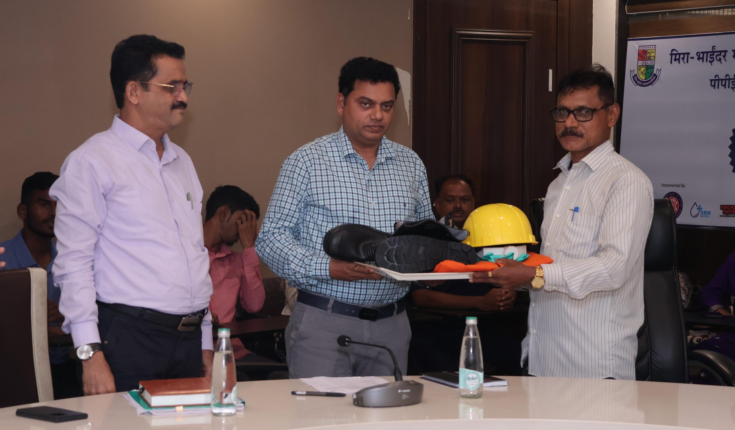 MBMC Distributes 116 PPE Kits Under ‘NAMASTE’ Scheme to Safeguard Sanitation Workers. 1 MBMC Distributes 116 PPE Kits Under ‘NAMASTE’ Scheme to Safeguard Sanitation Workers.