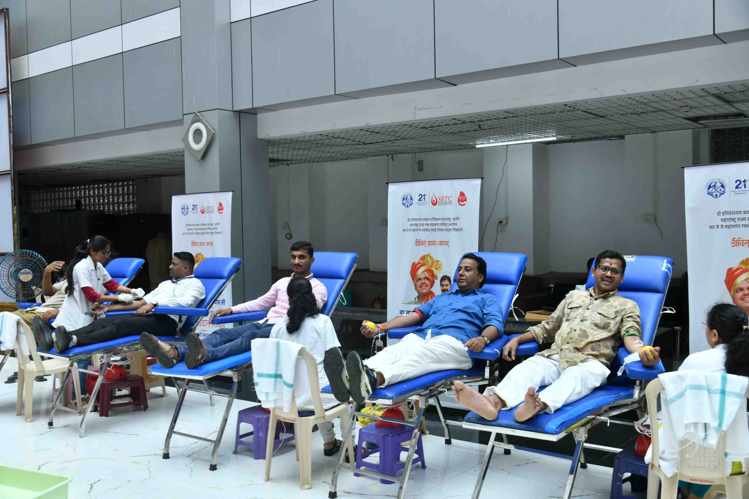 Blood Donation Drive Marks CM Devendra Fadnavis' Birthday At Mantralaya 1 Blood Donation Drive Marks CM Devendra Fadnavis' Birthday At Mantralaya