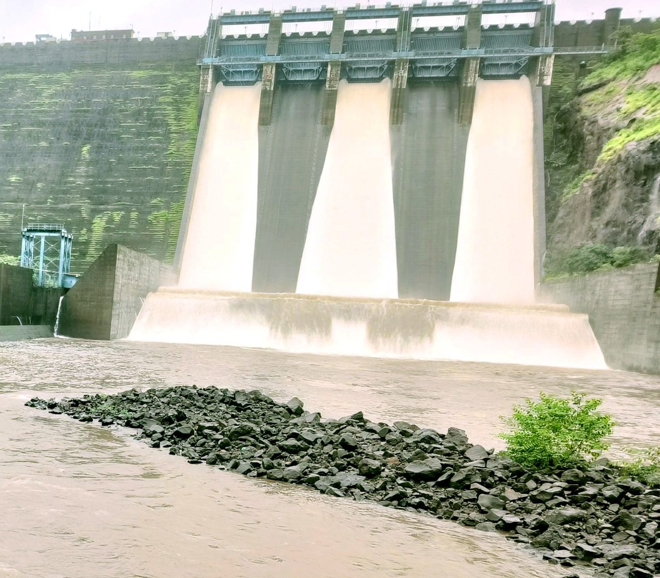 Vaitarna Dam Gates Open As Reservoir Nears 90% Capacity Amid Heavy Rains