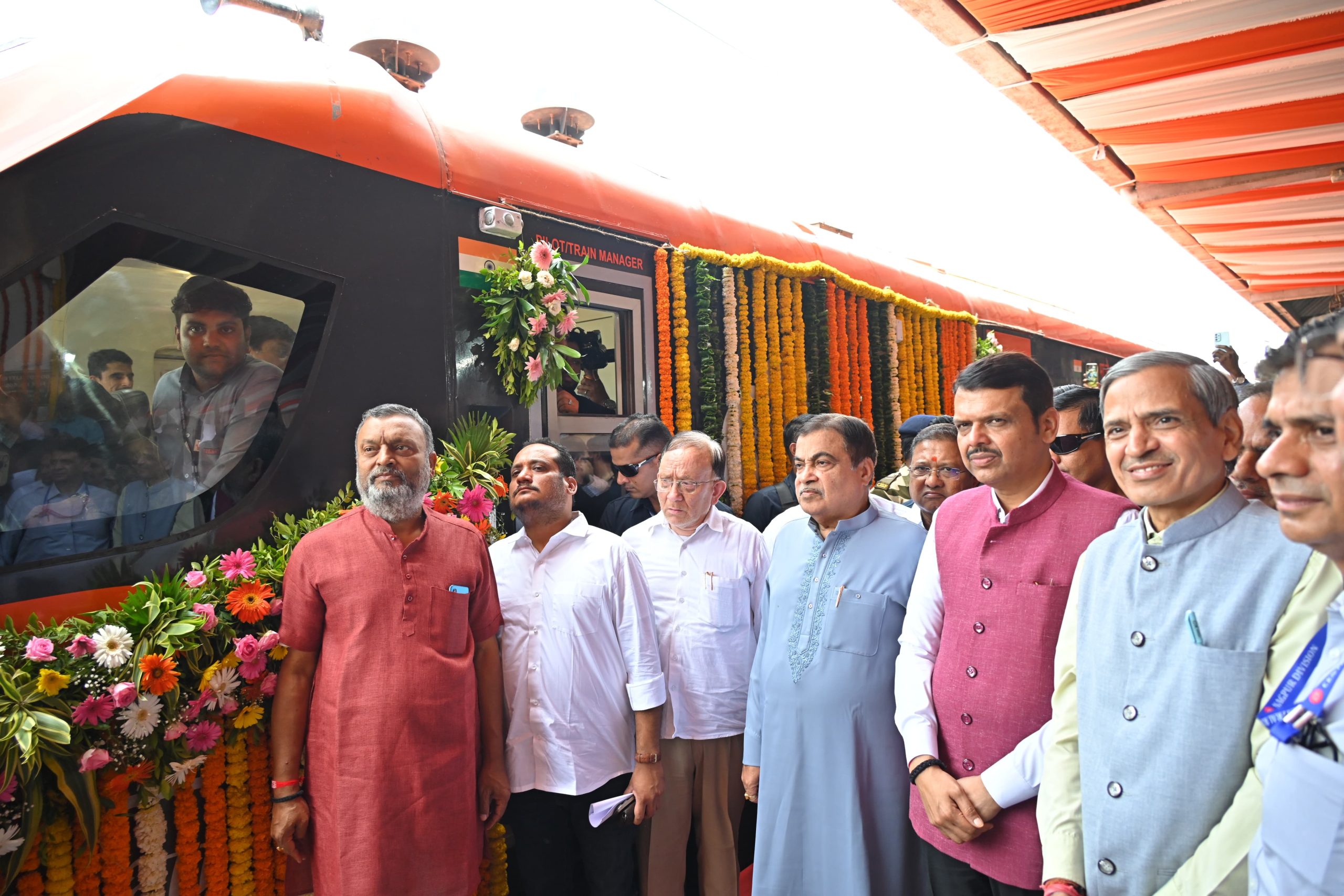 PM Modi Flags Off Nagpur–Pune Vande Bharat Express