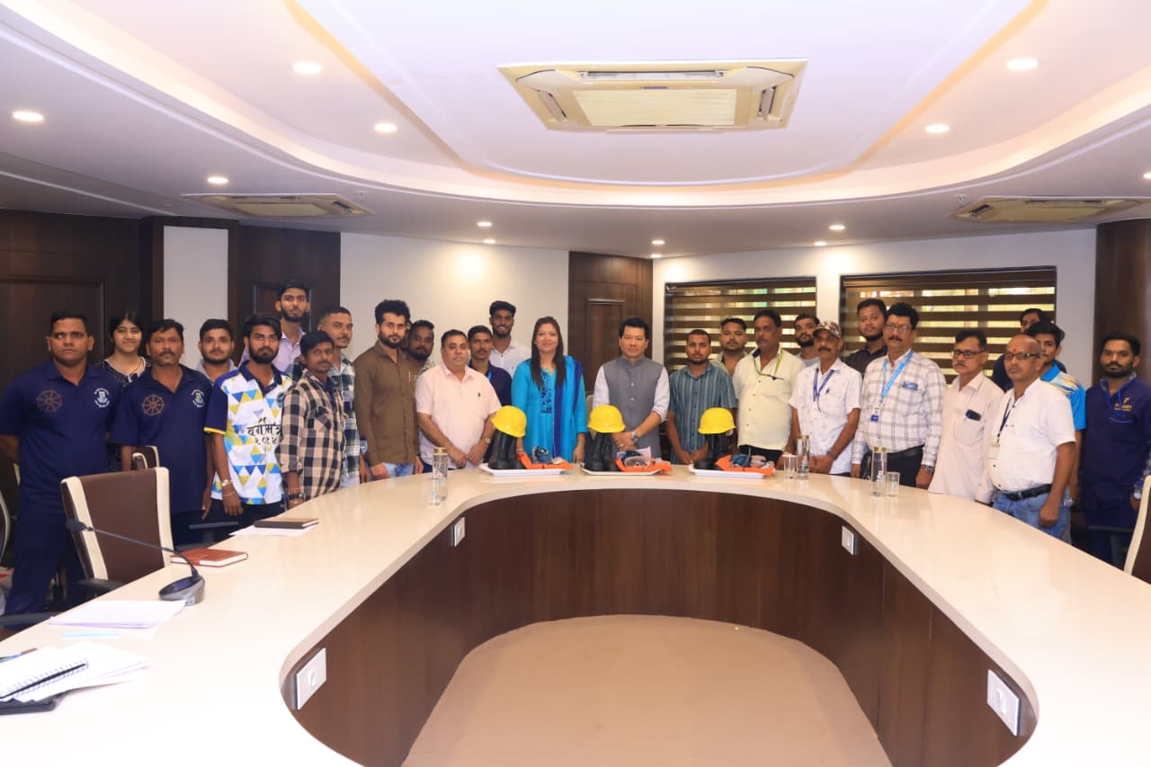 MBMC Distributes PPE Kits To Safai Mitras Under ‘NAMASTE’ Scheme