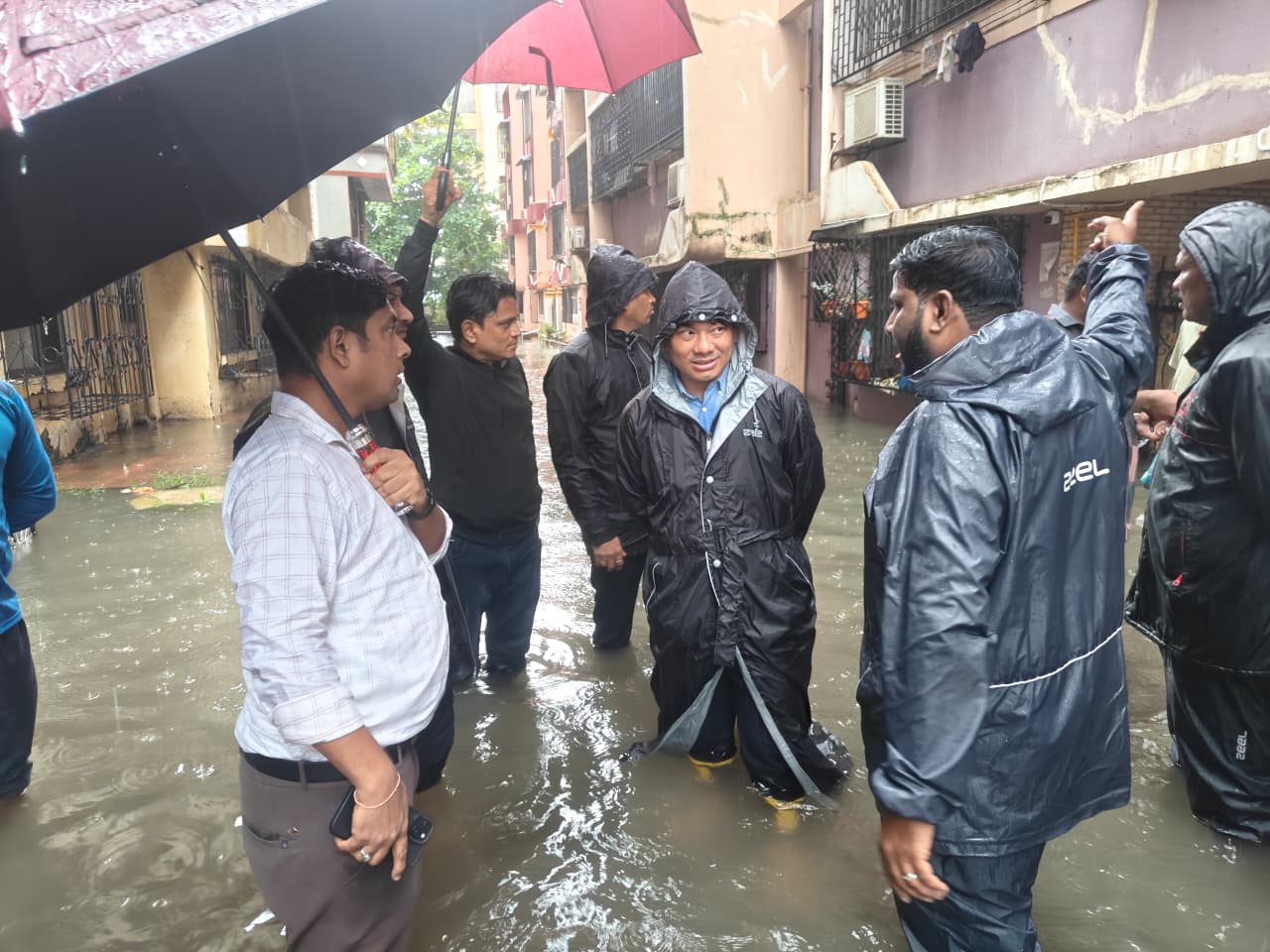 Heavy Rains Trigger Flooding In Mira-Bhayandar; Red Alert Issued 1 Heavy Rains Trigger Flooding In Mira-Bhayandar; Red Alert Issued