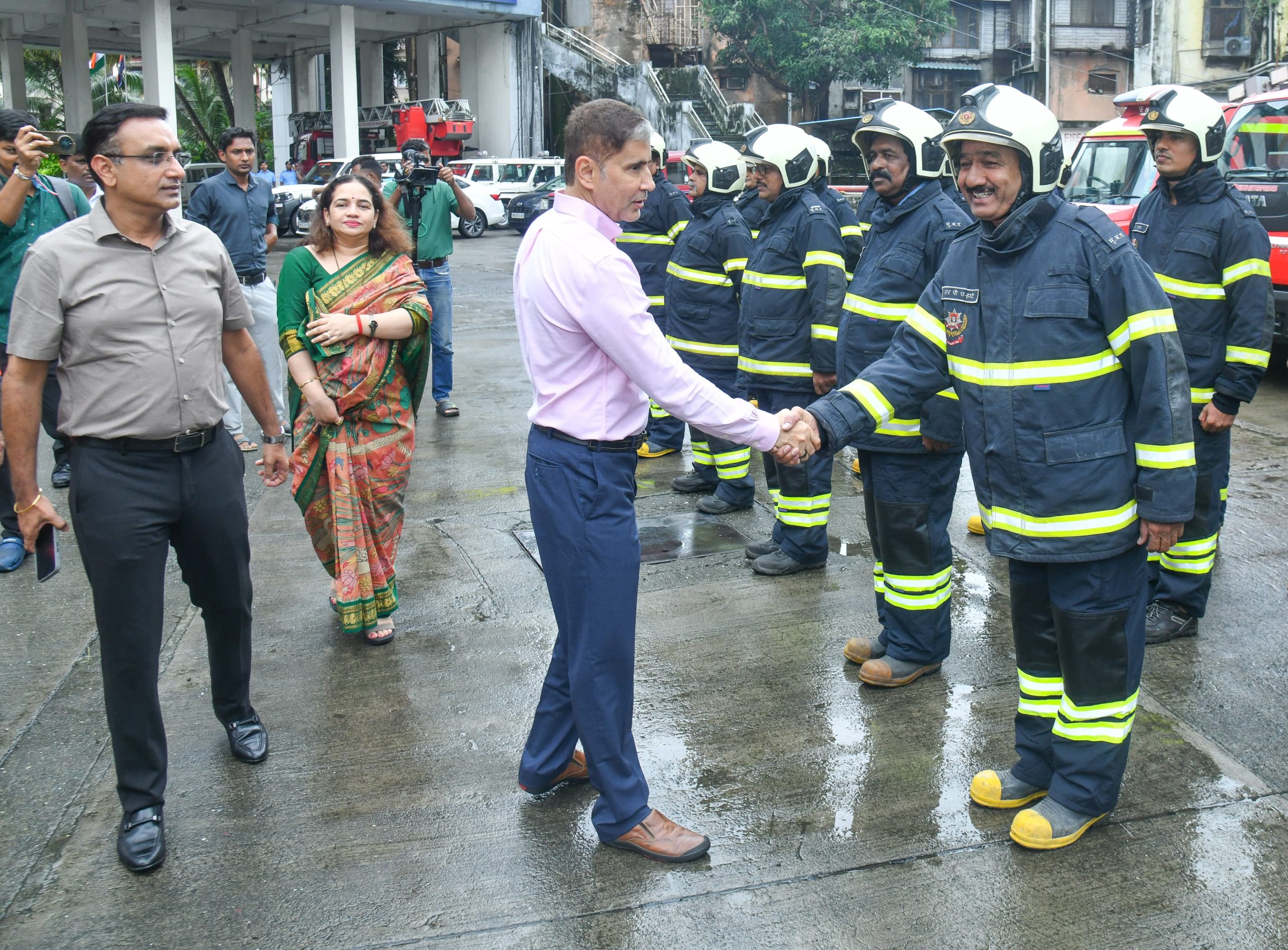 582 Passengers Rescued Safely From Monorail Breakdown In Mumbai
